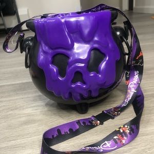 Disney Popcorn Cauldron Bucket Poison Apple Purple Light-Up Snow White